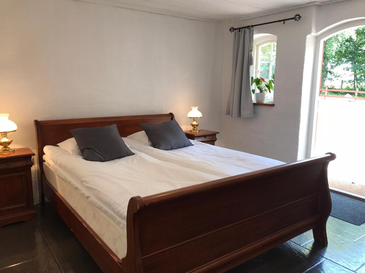 Husargardens Bed & Breakfast Sjobo Экстерьер фото